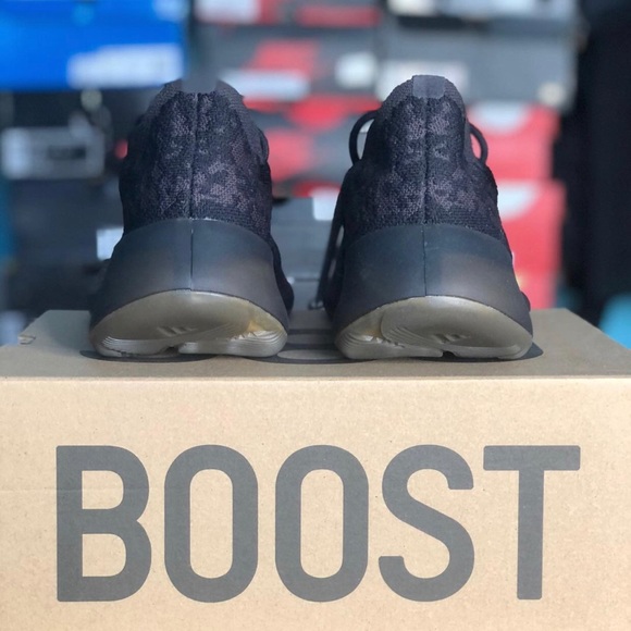 Yeezy 380 "Onyx" - Picture 4 of 6
